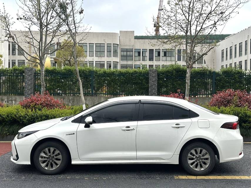 卡罗拉 Model Year 双擎 1.8L E CVT 先锋版
