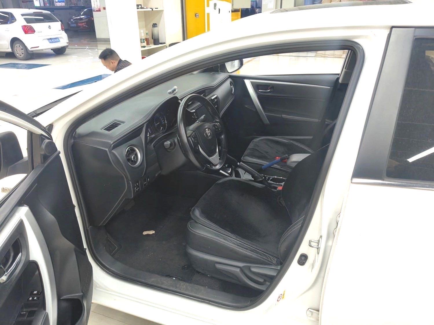 卡罗拉 Model Year 改款双擎 1.8L E CVT 精英版