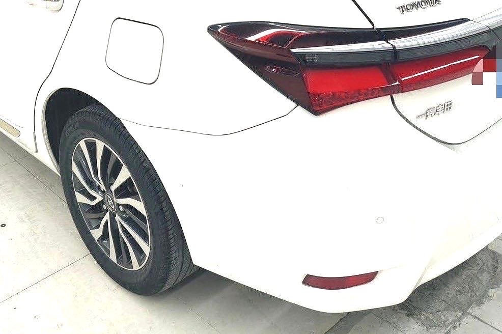 卡罗拉 Model Year 改款双擎 1.8L E CVT 精英版