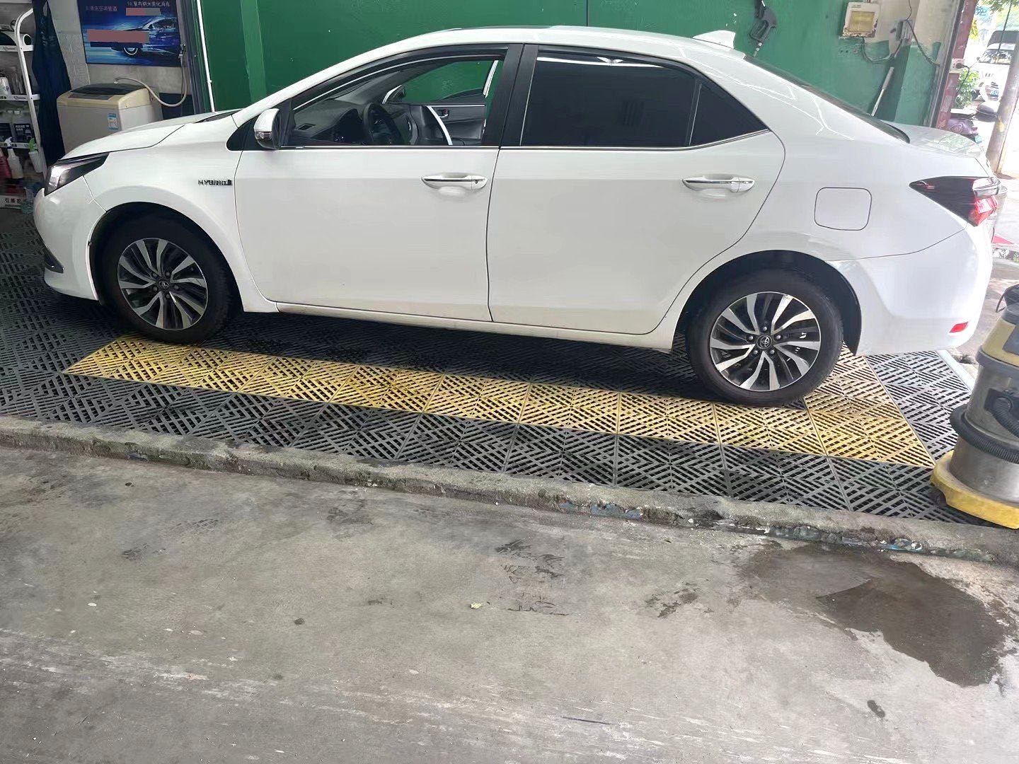 卡罗拉 Model Year 双擎 1.8L E CVT 智尚版