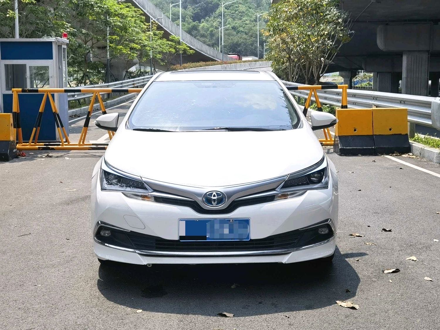 卡罗拉 Model Year 改款双擎 1.8L E CVT 领先版