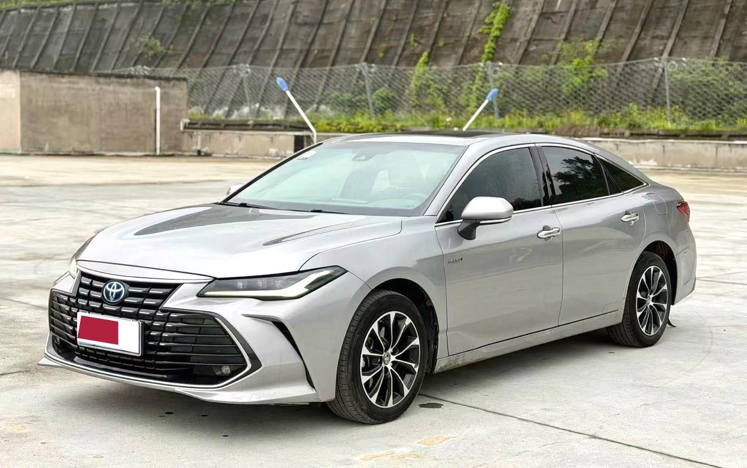 Toyota Avalon Hybrid 2.5L Luxury