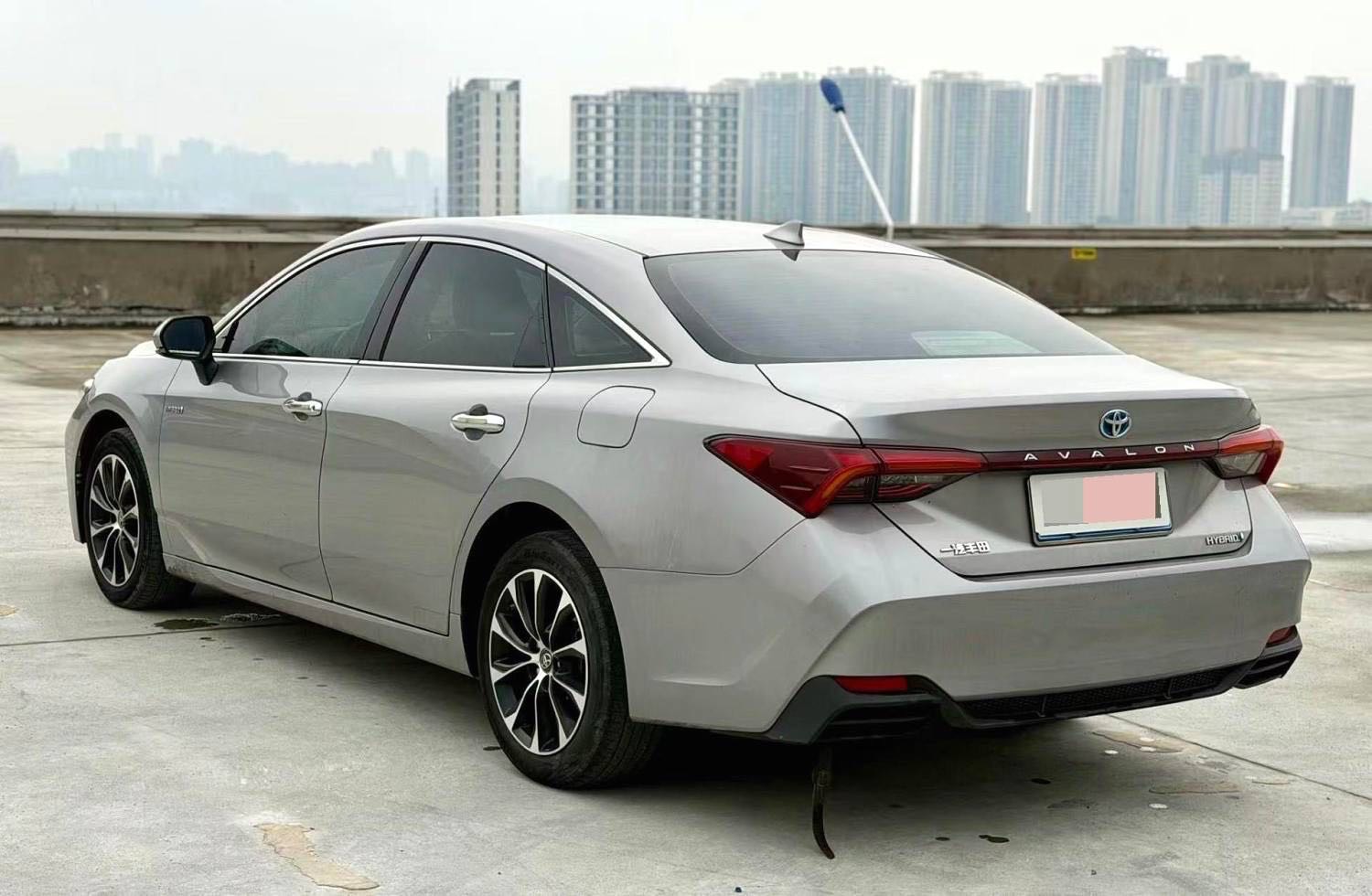 Toyota Avalon Hybrid 2.5L Luxury