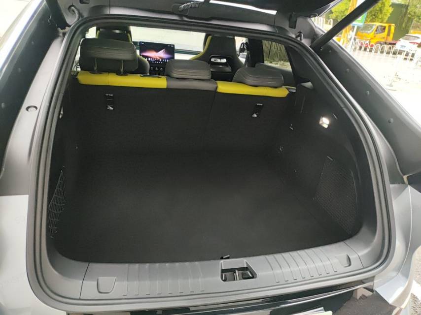 BYD L (Liter) Electric Vehicle 602km 4WD