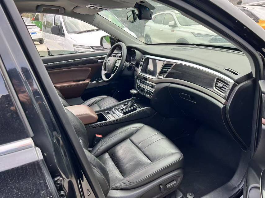 传祺 GS 8 Model Year 320T 两驱豪华智联版 七座