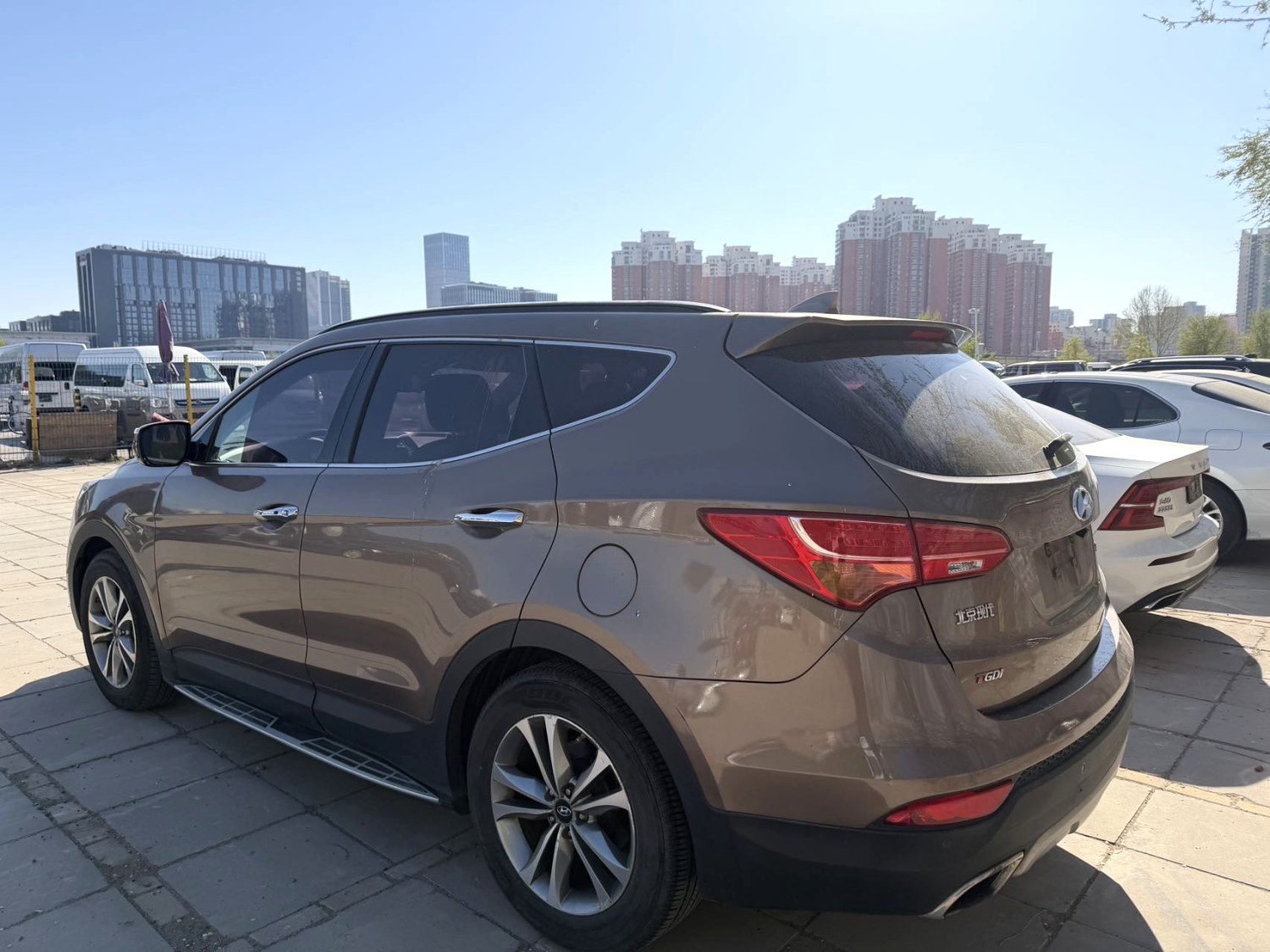 胜达 Model Year 2.0T 自动四驱顶级型 7 Seats