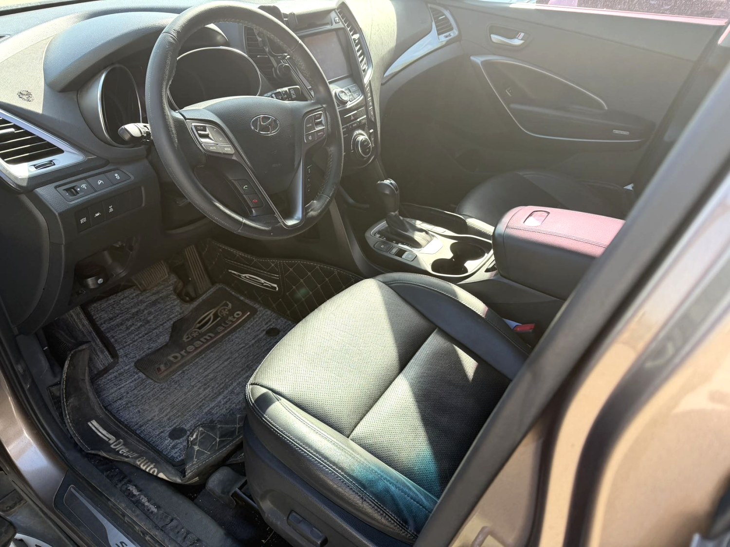 胜达 Model Year 2.0T 自动四驱顶级型 7 Seats
