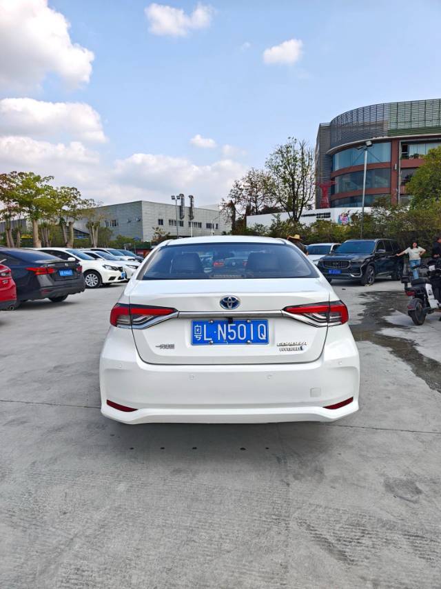 卡罗拉 Model Year 双擎 1.8L E CVT 先锋版