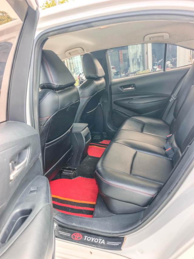卡罗拉 Model Year 双擎 1.8L E CVT 先锋版