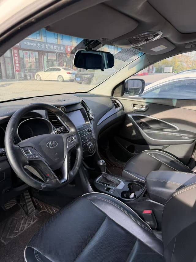 胜达 Model Year 2.4L 自动两驱智能型 5 Seats