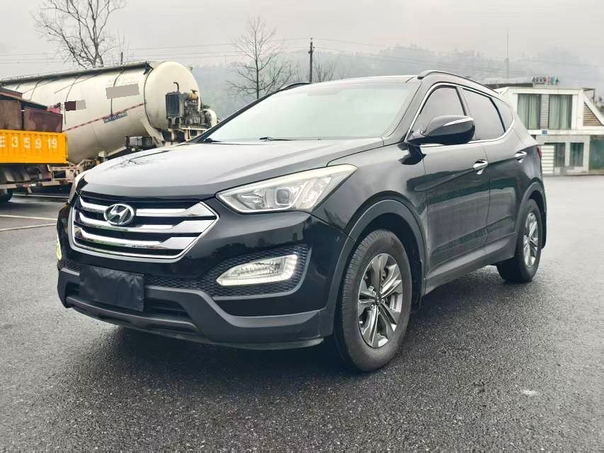 Hyundai Santa Fe 2.4L Automatic2WD 5 Seats