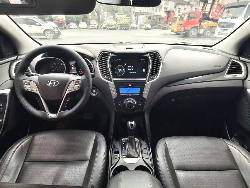 胜达 Model Year 2.4L 自动两驱智能型 5 Seats