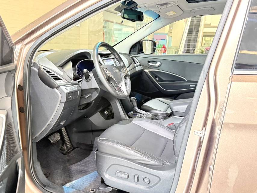 胜达 Model Year 2.4L 自动两驱智能型 5 Seats