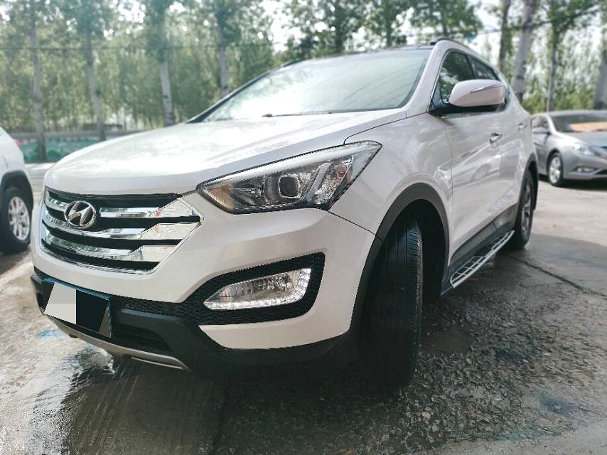 Hyundai Santa Fe 2.4L Automatic2WD