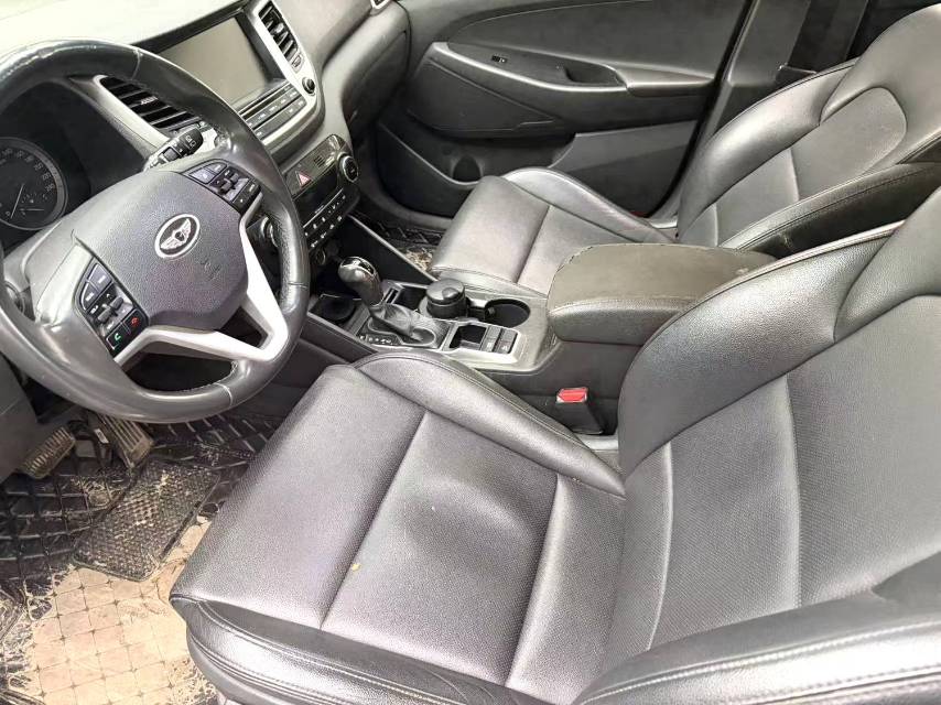 途胜 Model Year 1.6T 双离合两驱智能型