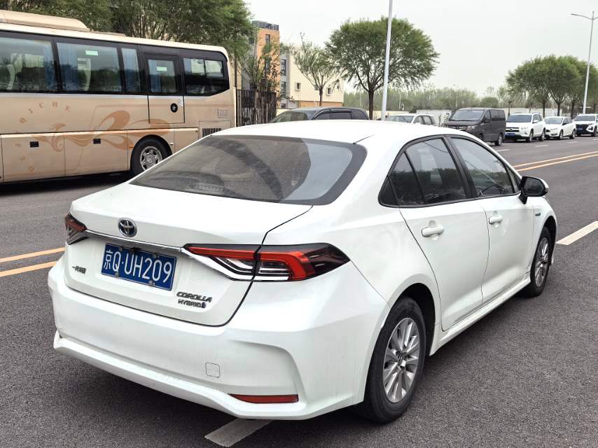 卡罗拉 Model Year 双擎 1.8L E CVT 先锋版