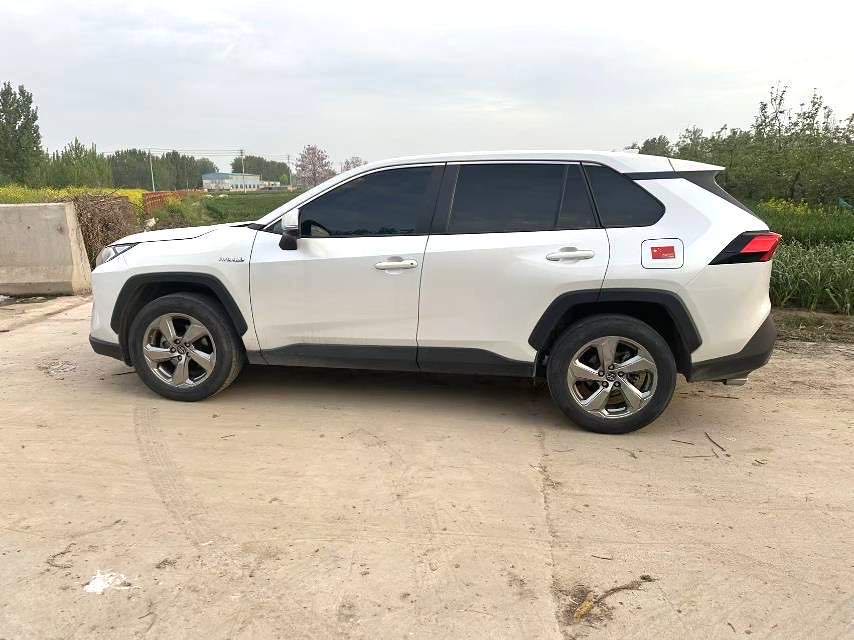 RAV 4 荣放 Model Year 双擎 2.5L E CVT 两驱精英版