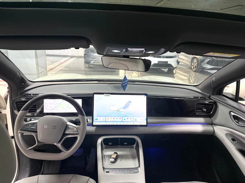 BYD 06 — электромобиль на альтернативном топливе, версия 605 Pro
