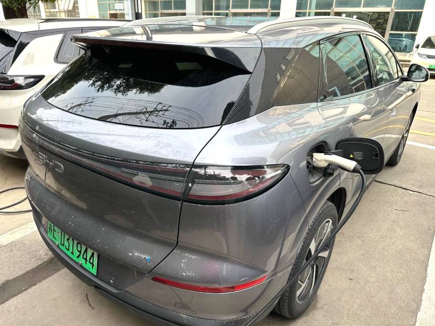 BYD 06 — электромобиль на альтернативном топливе, версия 605 Plus