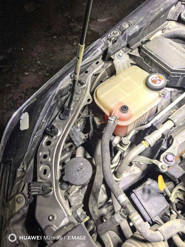 卡罗拉 Model Year 双擎 1.8L E CVT 精英版