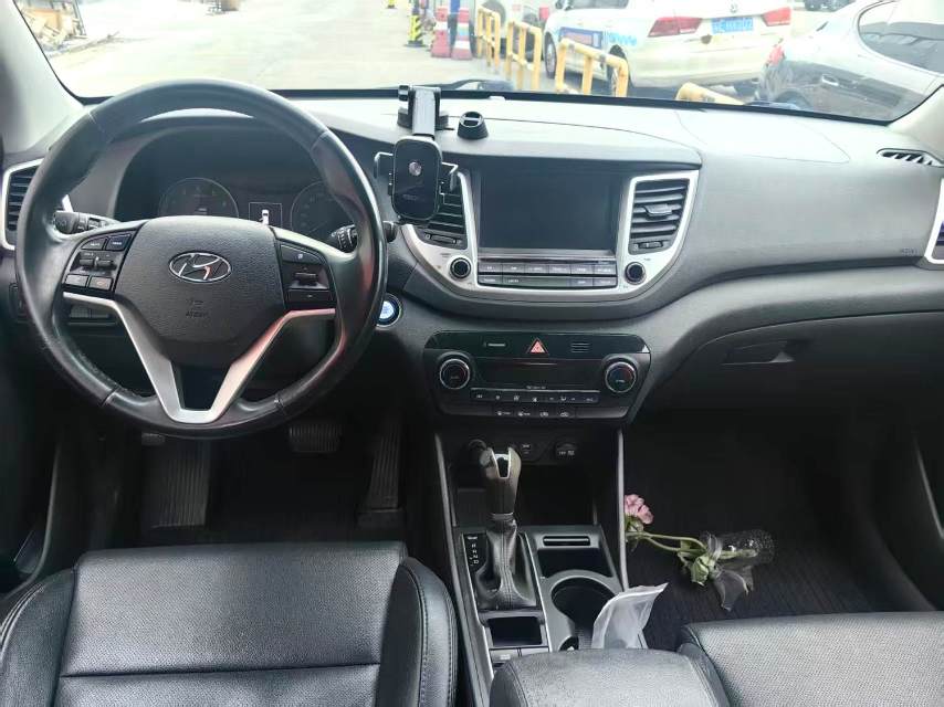 途胜 Model Year 1.6T 双离合两驱智能型