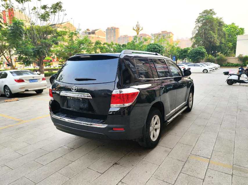 汉兰达 Model Year 2.7L 2WD 5 座精英版