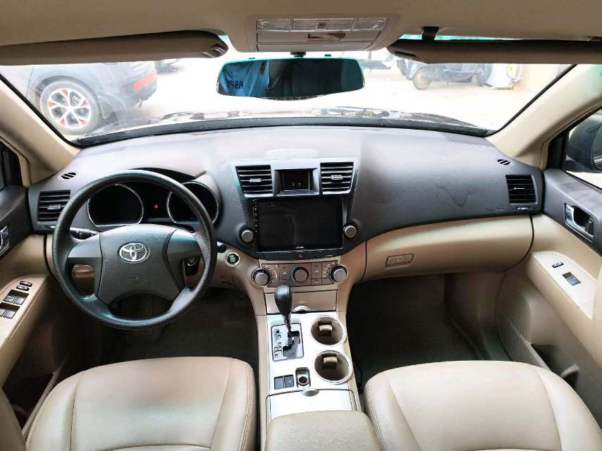汉兰达 Model Year 2.7L 2WD 5 座精英版