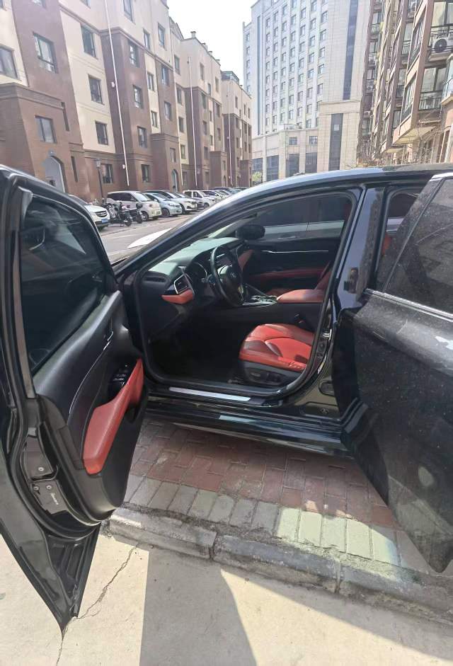 Toyota Camry 2.0S