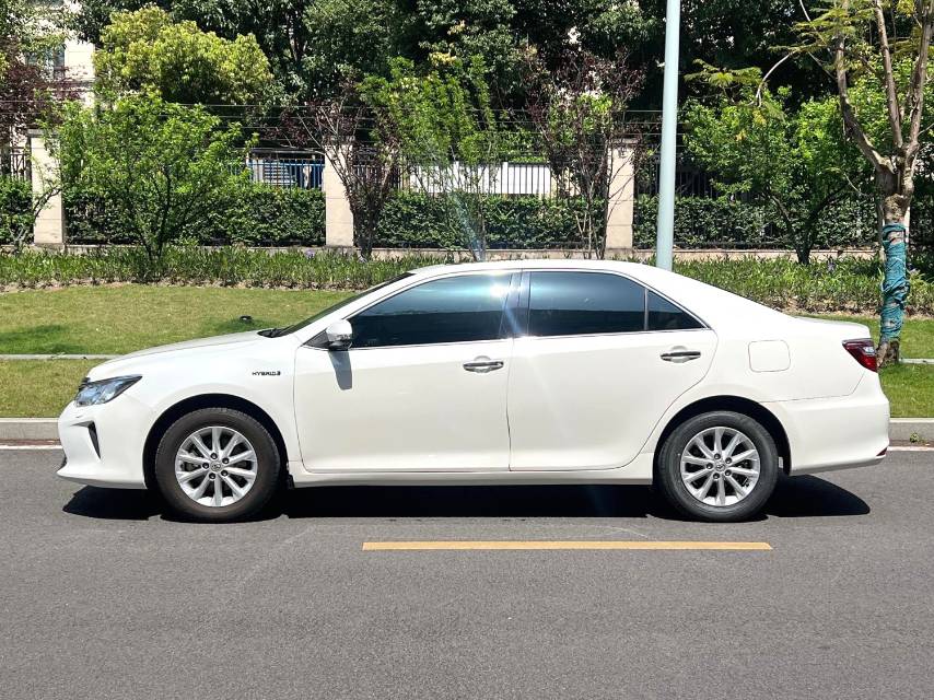 Флагман Toyota Camry Hybrid 2.5HQ