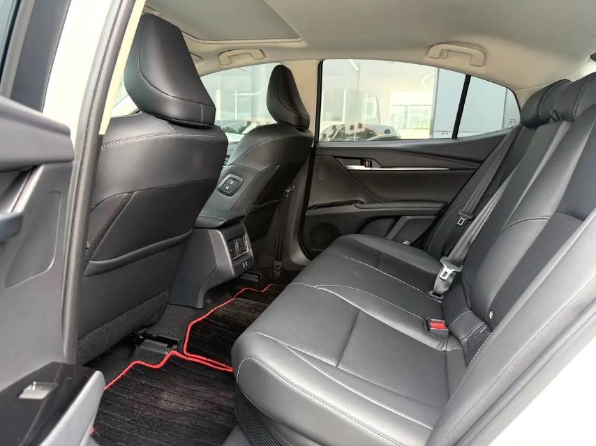 凯美瑞 Model Year 双擎 2.0HSE 运动 Lite Version