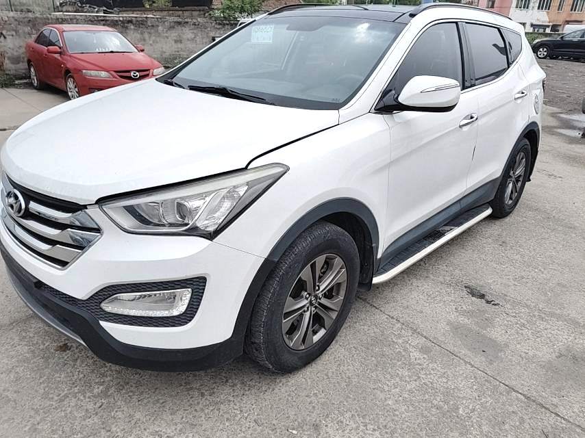 Hyundai Santa Fe 2.4L Automatic2WD