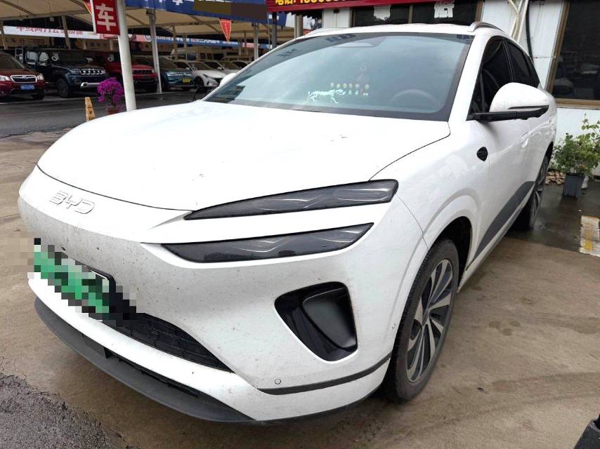 BYD 06 — электромобиль на альтернативном топливе 520