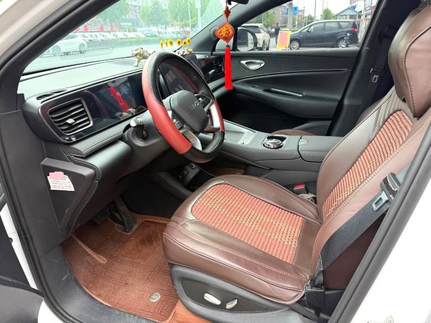 BYD 06 — электромобиль на альтернативном топливе 520