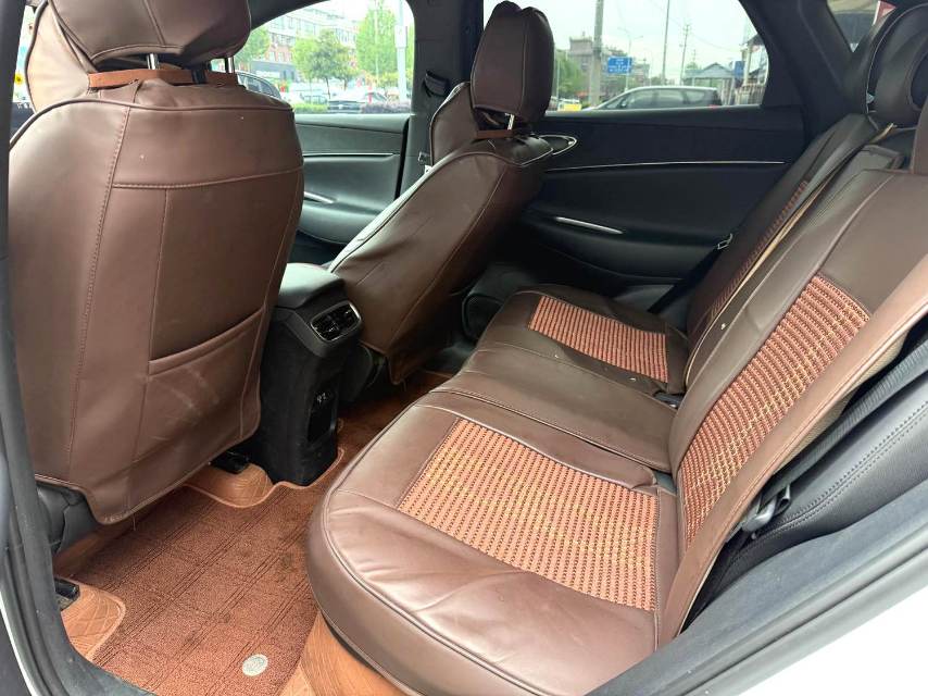 BYD 06 — электромобиль на альтернативном топливе 520