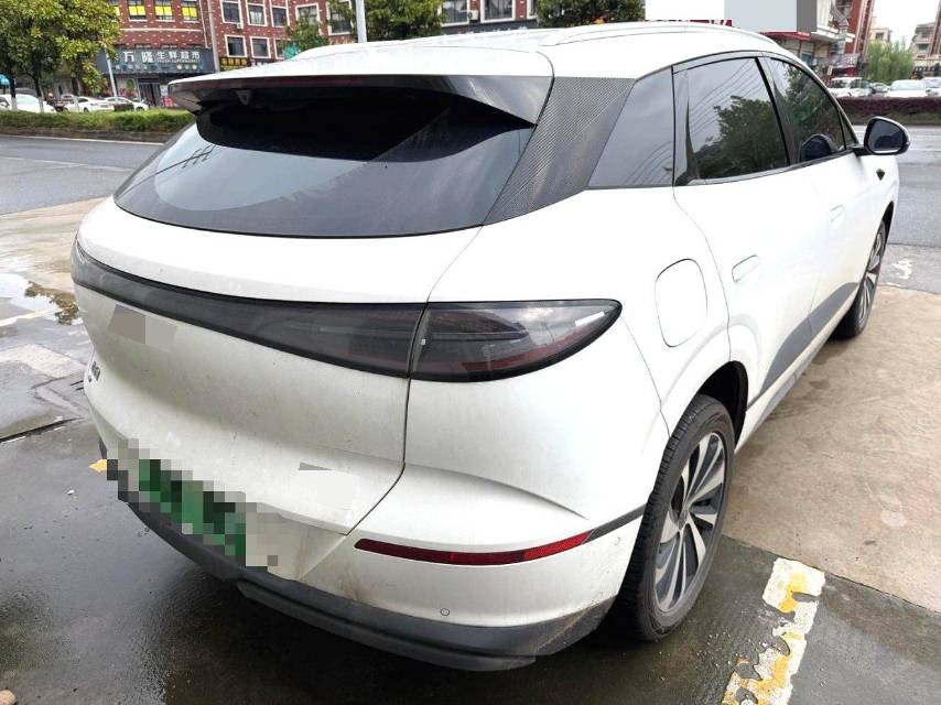 BYD 06 — электромобиль на альтернативном топливе 520