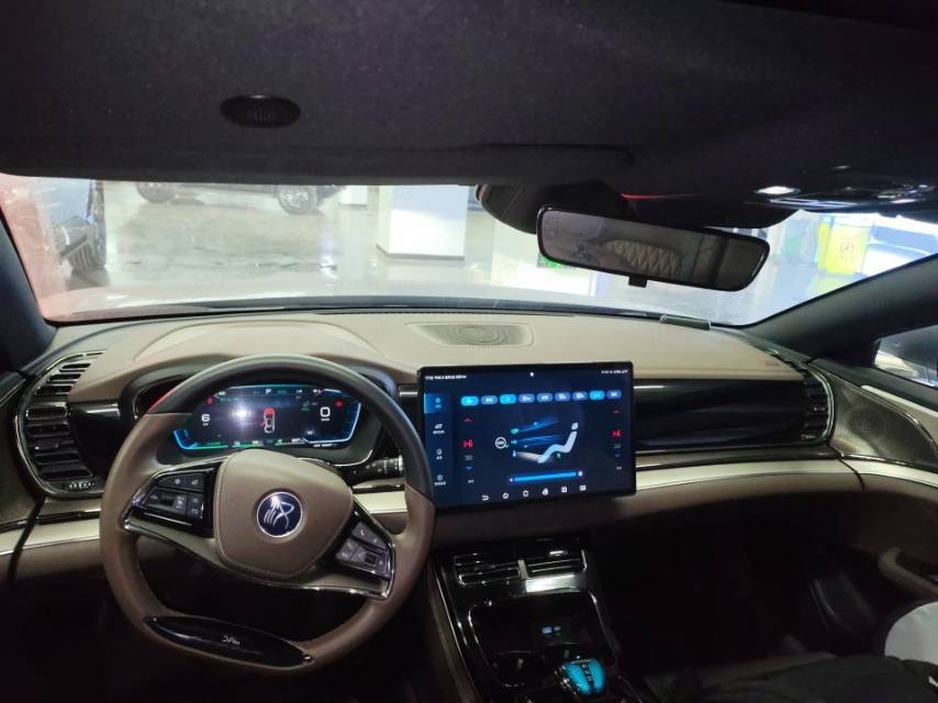 BYD DM i 121KM