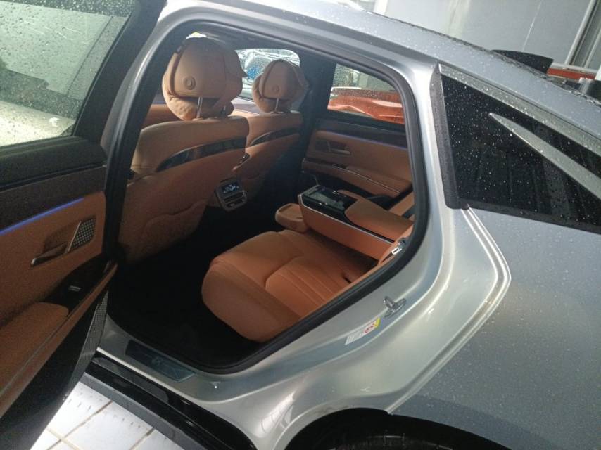 BYD L (Liter) Electric Vehicle 4WD