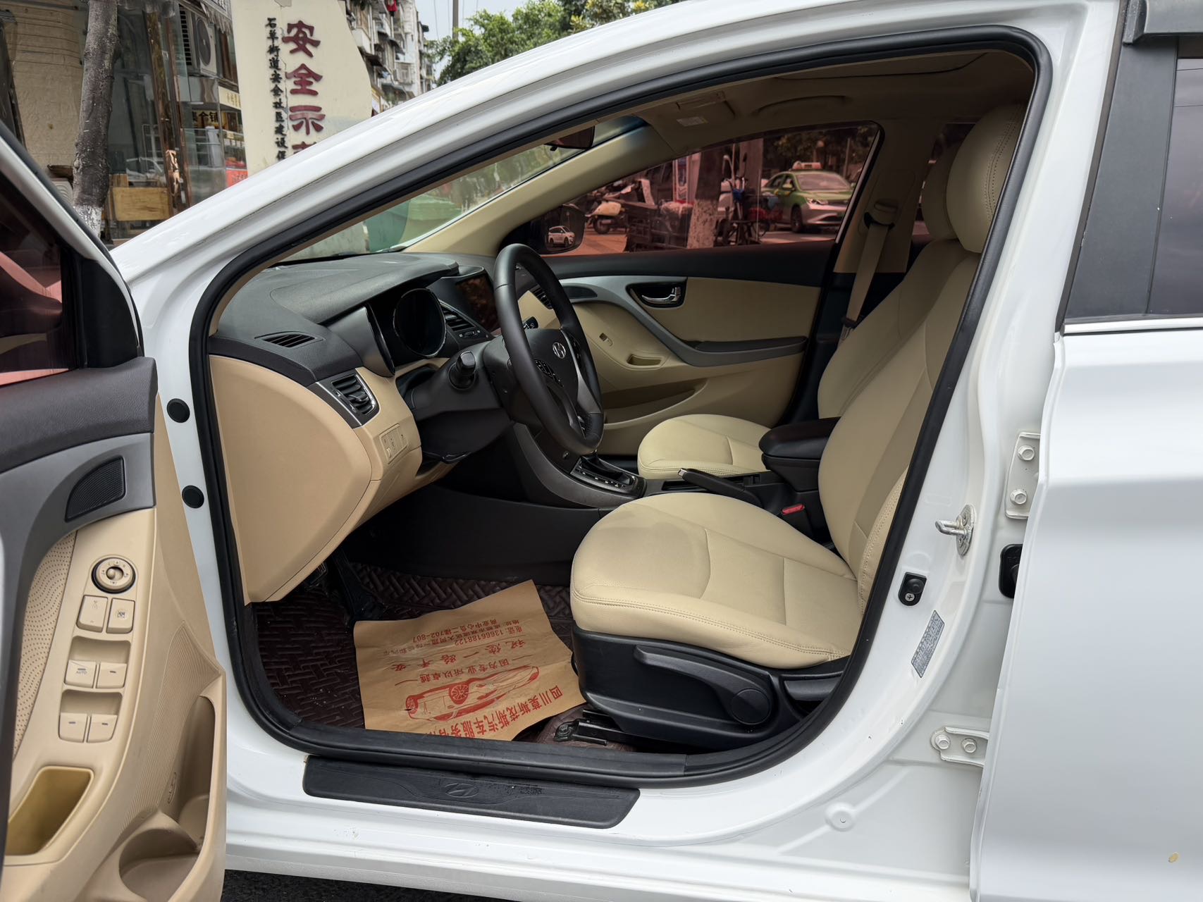 朗动 Model Year 1.6L 自动领先型