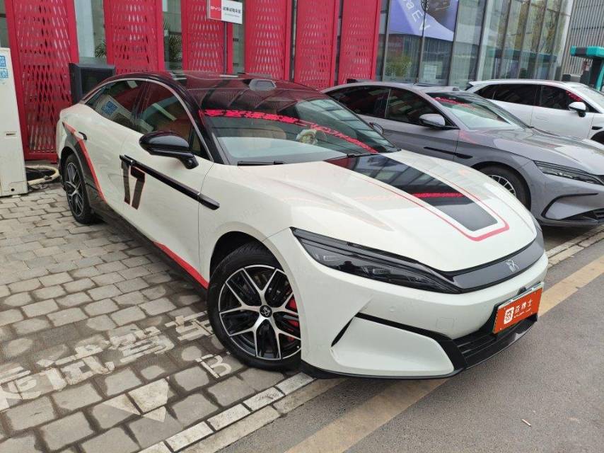 BYD L (Liter) Electric Vehicle 4WD