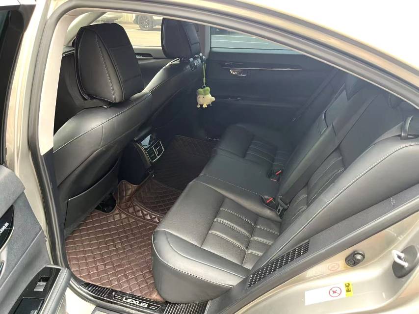 雷克萨斯 ES Model Year 300h 舒适版