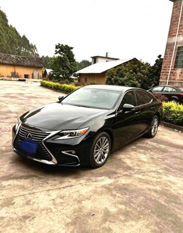 Lexus ES 300h Luxury