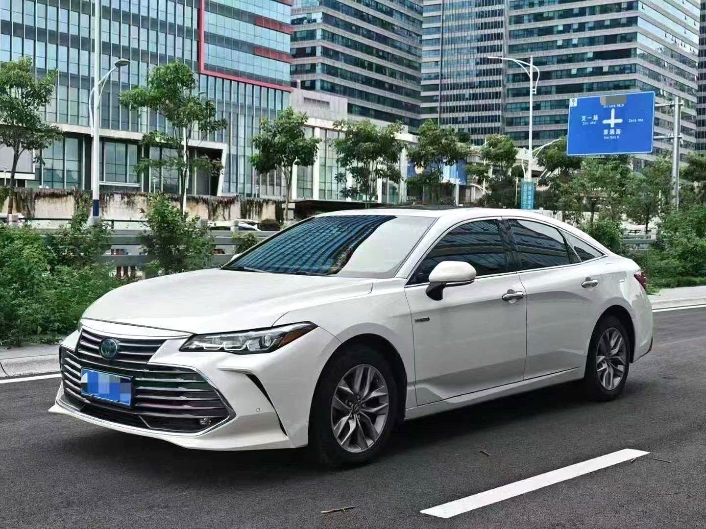 Toyota Avalon Hybrid 2.5L Luxury V