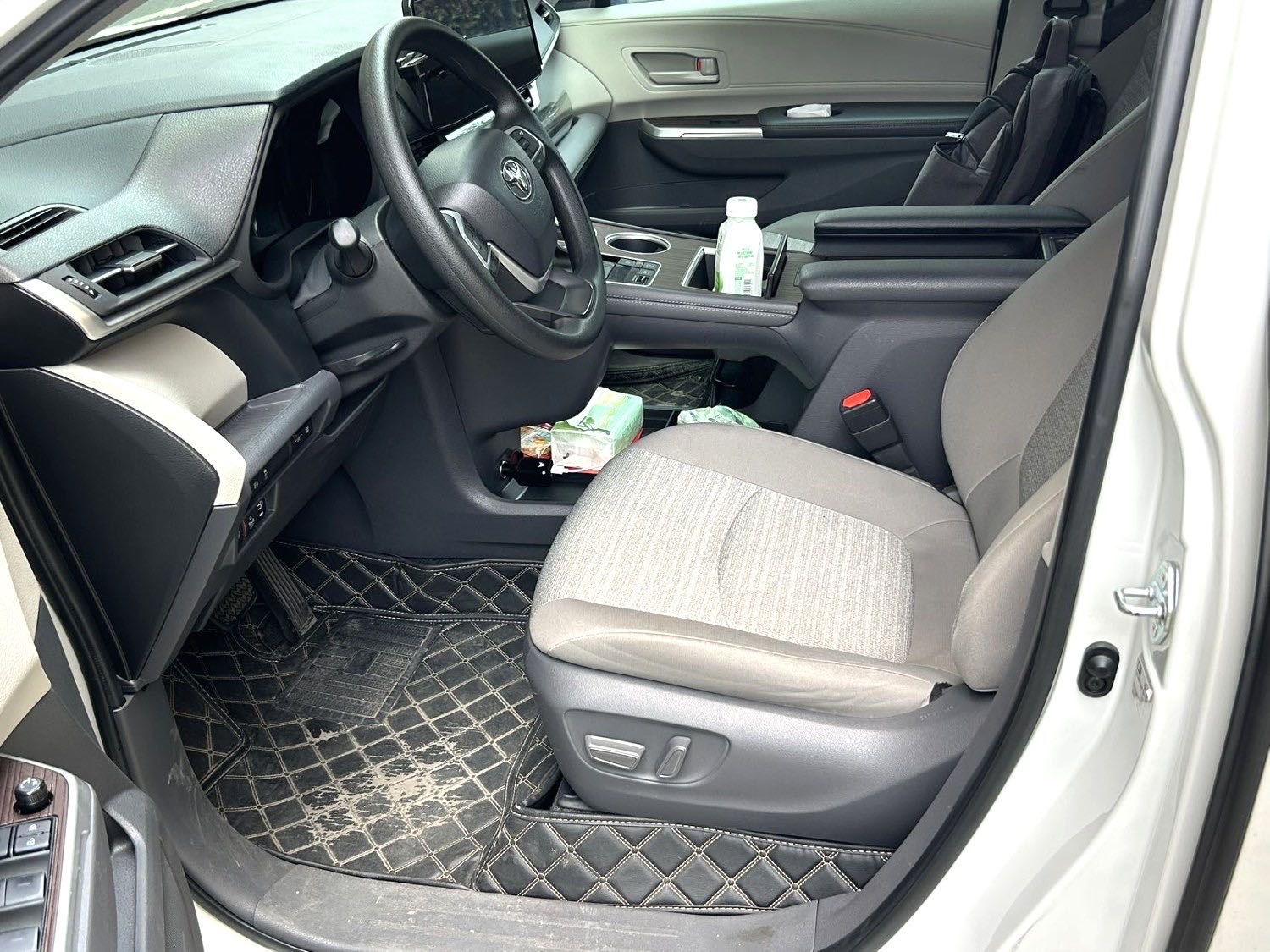 Toyota SIENNA 2.5L Hybrid