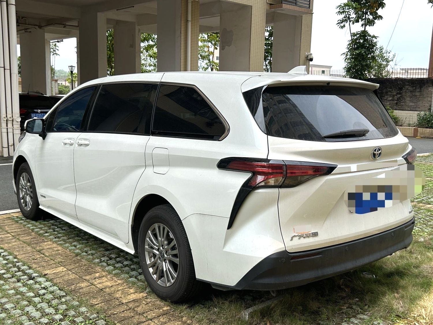 Toyota SIENNA 2.5L Hybrid
