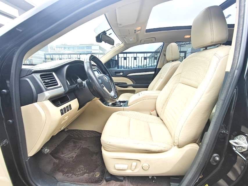 汉兰达 Model Year 2.0T 四驱豪华版 7 Seats