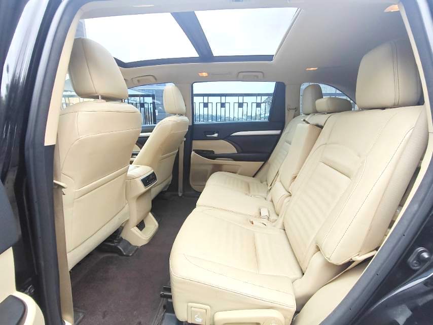 汉兰达 Model Year 2.0T 四驱豪华版 7 Seats