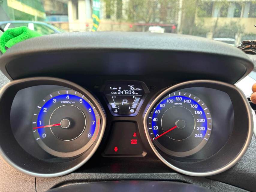 Hyundai 1,6 л, автоматическая коробка передач