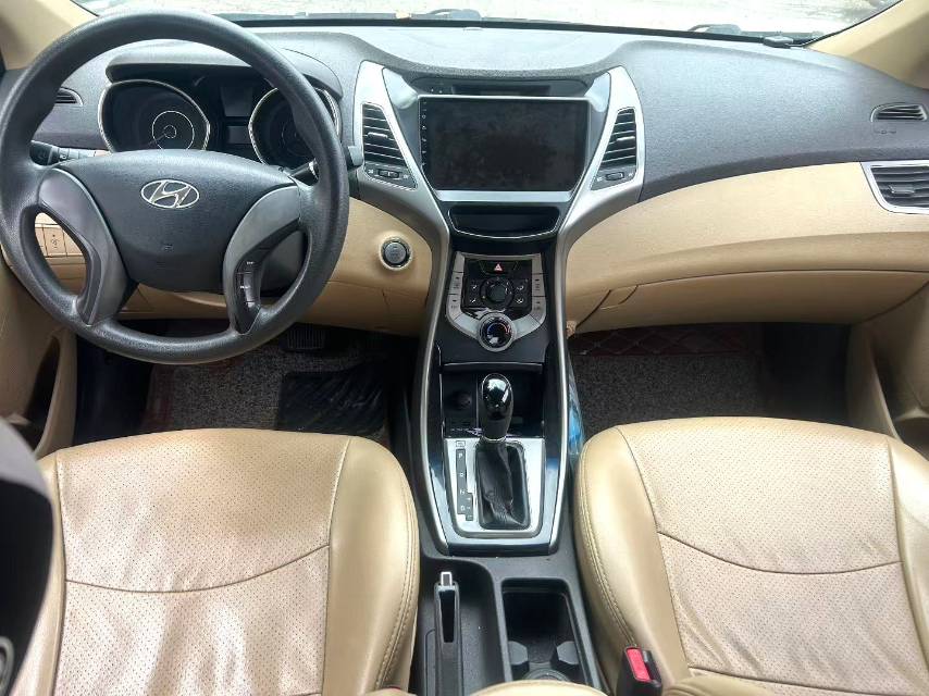 Hyundai 1,6 л, автоматическая коробка передач