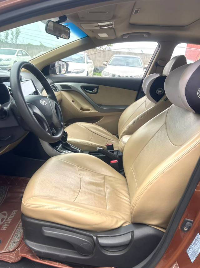 Hyundai 1,6 л, автоматическая коробка передач