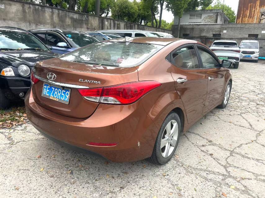 Hyundai 1,6 л, автоматическая коробка передач